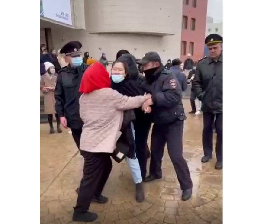 Депутат Ил Тумэна рассказала, как пыталась помочь задержанной на женском осуохае в Якутске (видео)