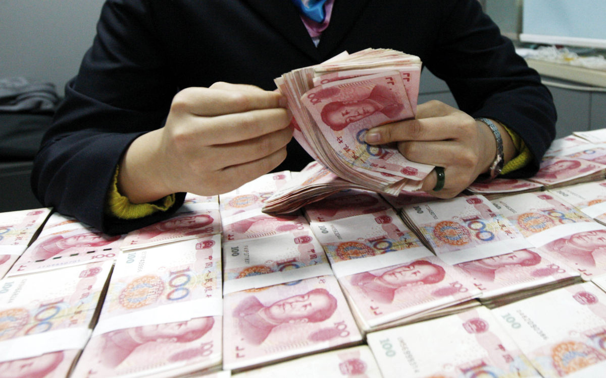 В августе россияне купили юаней на 39 млрд рублей. Это рекорд