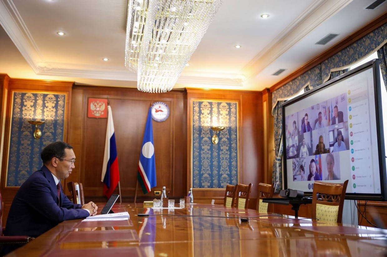 Айсен Николаев назвал отстающих и тех, к кому возникли серьезные вопросы по реализации крупных проектов