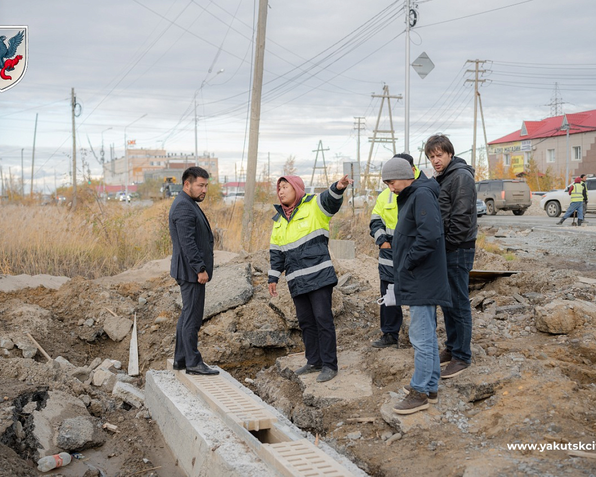 Евгений Григорьев проинспектировал ход ремонта улиц Труда и Очиченко