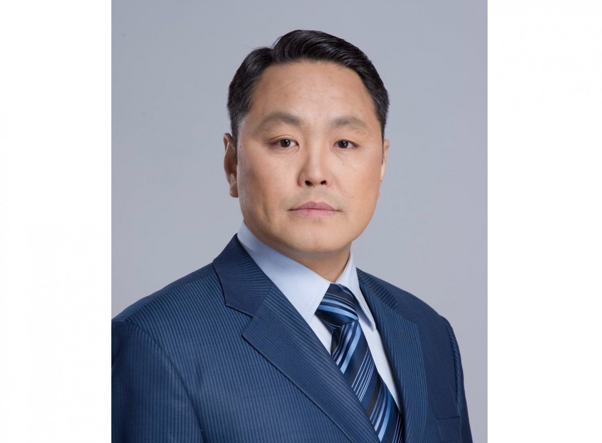 Председатель городской Думы Альберт Семенов поздравляет с Днём знаний