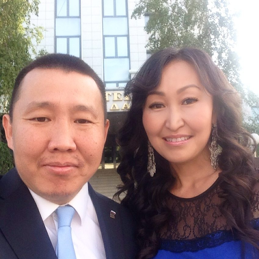 "Меня можно назвать подопытным кроликом". Якутский блогер рассказал, каково это - быть женатым на психологе