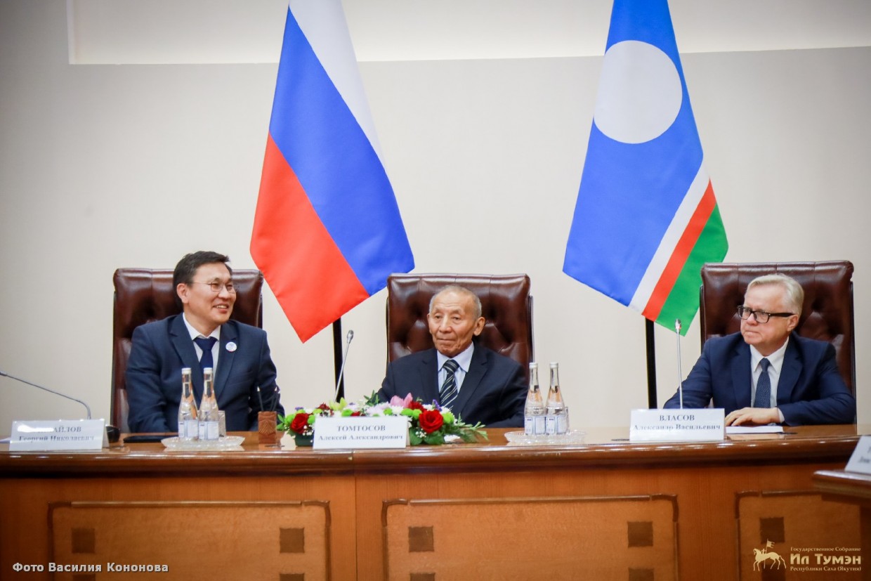 Общественность Якутии отметила 80-летний юбилей государственного и общественного деятеля Алексея Томтосова