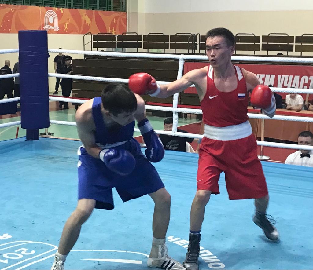 Второй день чемпионата России по боксу откроет поединок Василия Егорова и Александра Быкасова