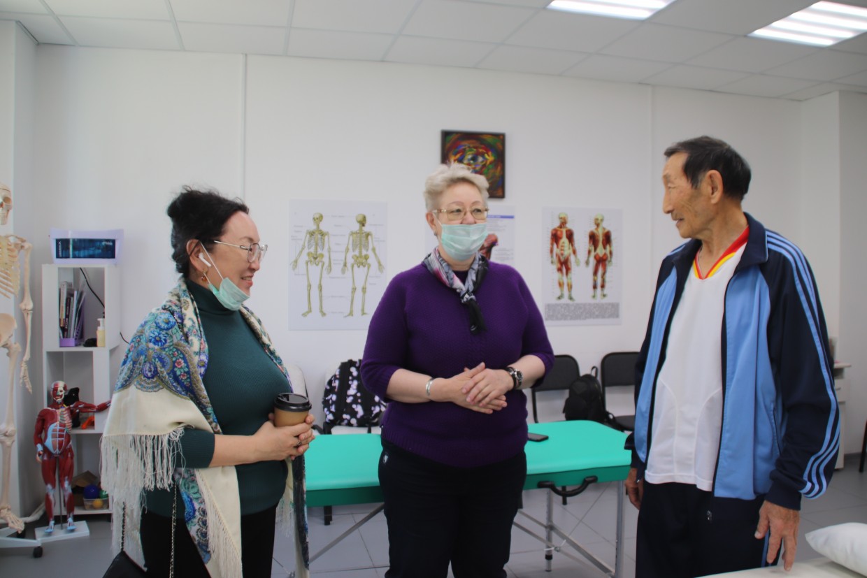 «На пенсии начинается новая жизнь». В Якутске 77-летний врач открыл авторскую школу массажа
