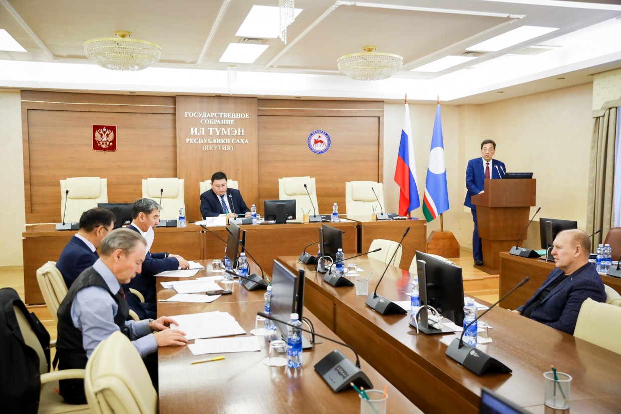 Андрей Николаев провел заседание Контрольного комитета Ил Тумэна