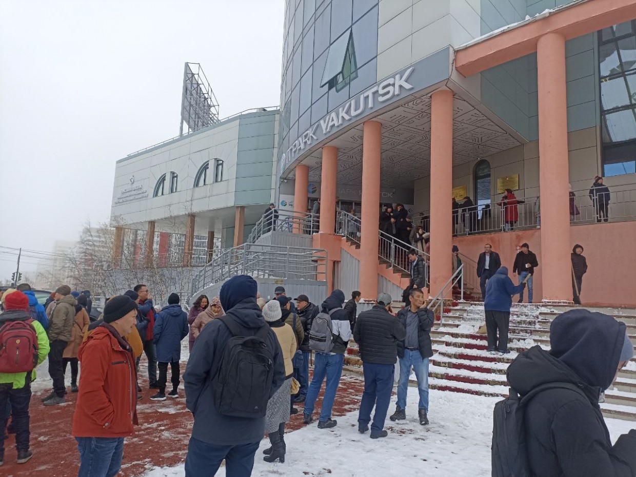 Фотофакт: IT-парк в Якутске эвакуирован из-за сообщения о минировании