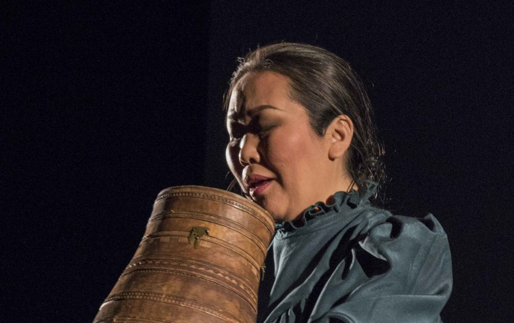 Поклонники возмутились сокращению ставки этно-певицы Чыскыырай в Театре эстрады Якутии