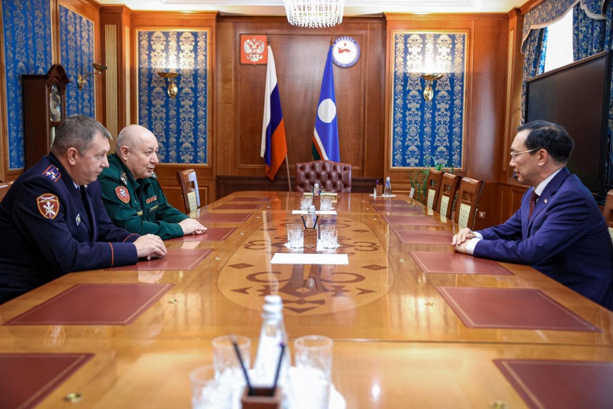 Главе Якутии представили нового руководителя территориального органа Росгвардии