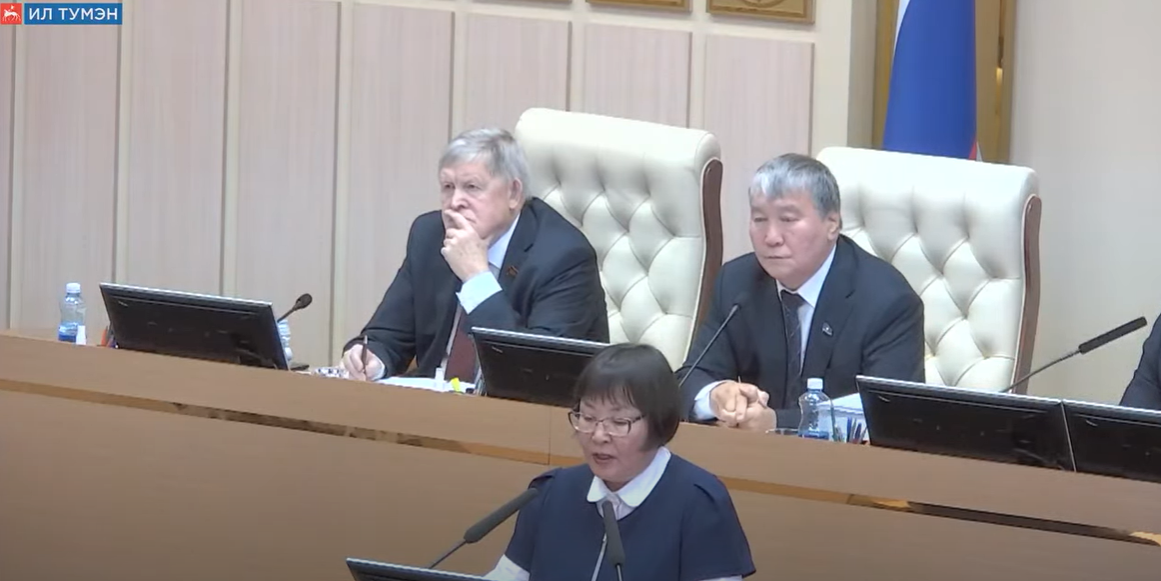 В Ил Тумэне отчитали руководителя Госкомцен Якутии из-за повышения тарифов на паромной переправе
