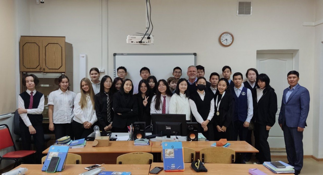 Навыки будущего: Сбер провел «Урок цифры» для учеников Якутского городского лицея