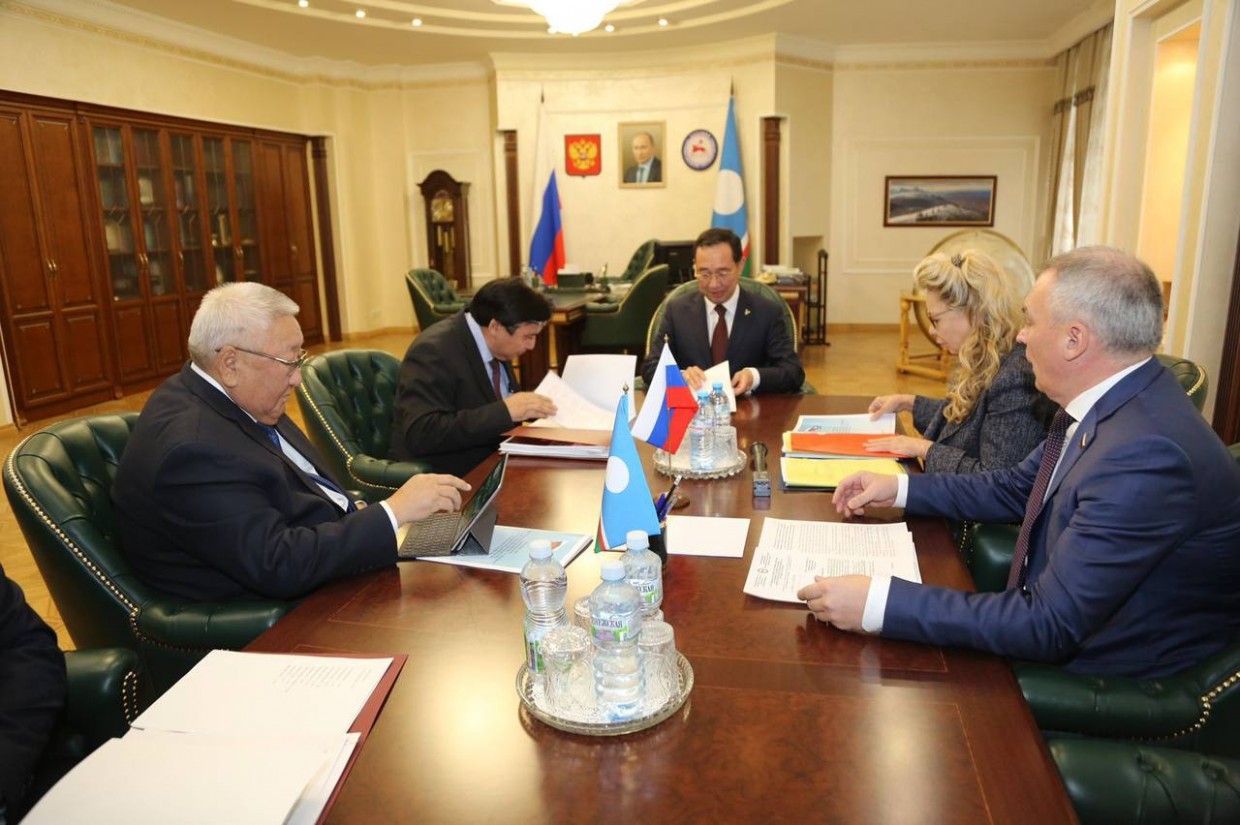 Айсен Николаев провел рабочую встречу с депутатами Государственной Думы и сенаторами РФ