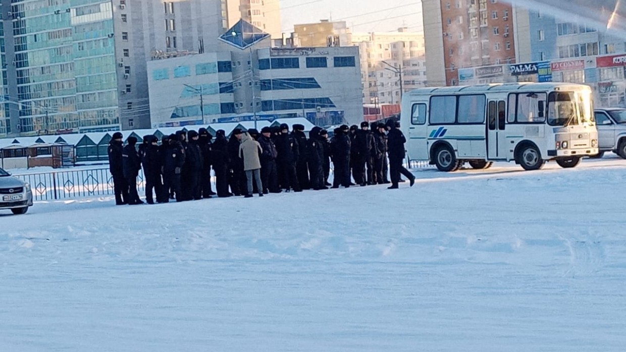 В Якутске полиция пресекла проведение флешмоба в поддержку незарегистрированного кандидата в главы Амгинского улуса Артемьева