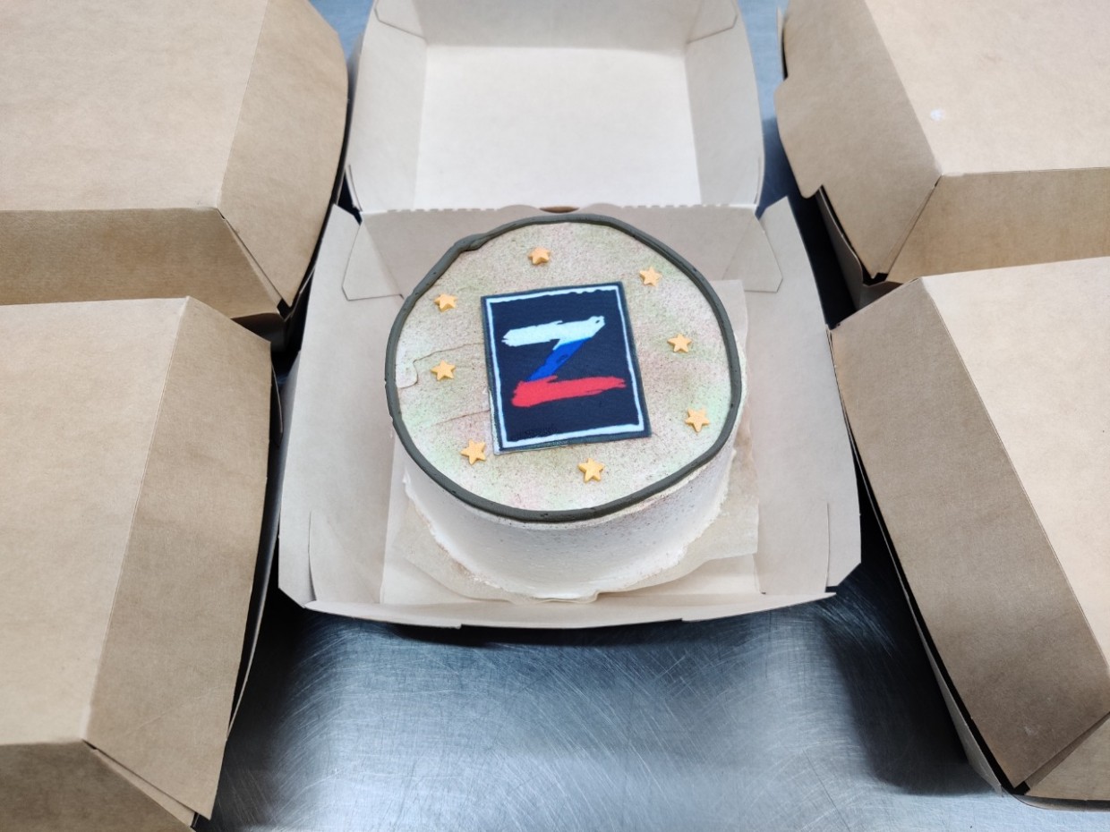 В Якутске пекарня запустила серию патриотических Z-тортов