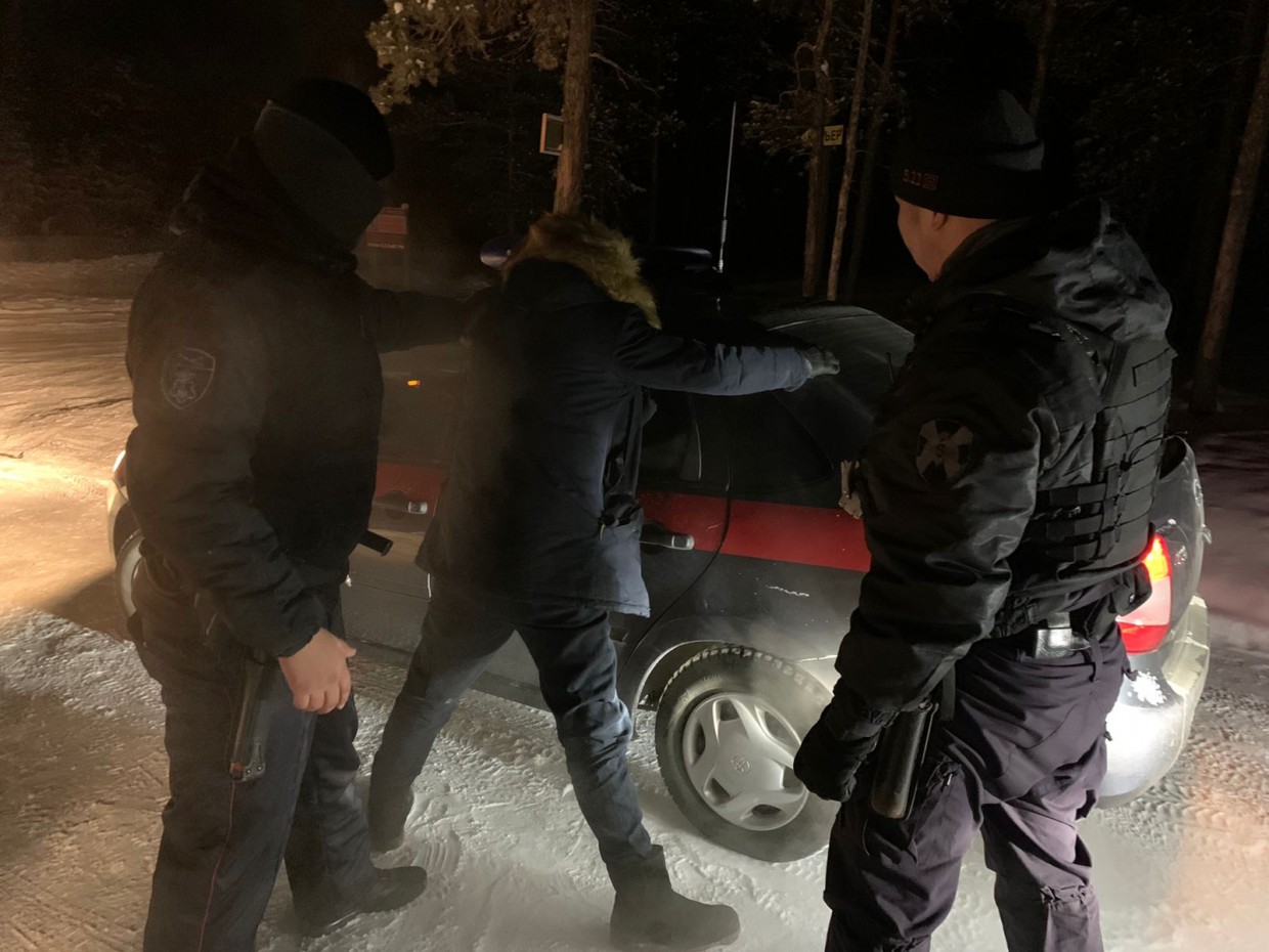 В Якутске на автобусной остановке задержали мужчину в наркотическом опьянении