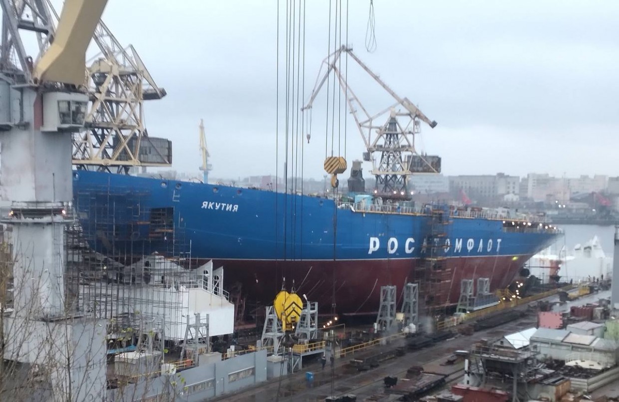 Путин по ВКС примет участие в церемонии спуска на воду ледокола «Якутия»