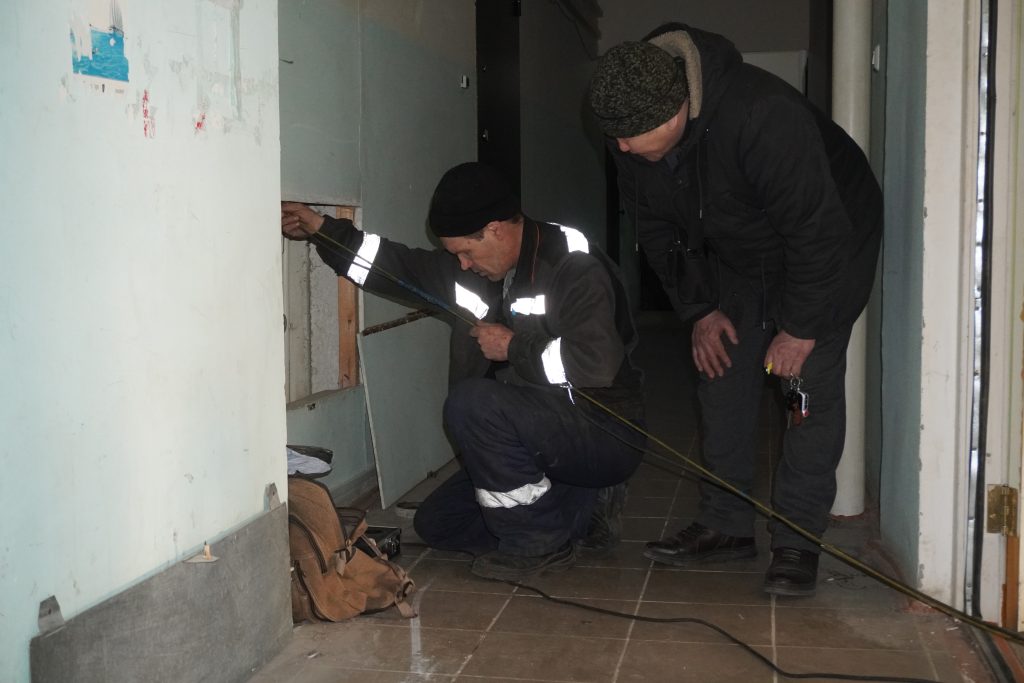 Полтора десятка квартир в одном доме отключили от канализации в Якутске