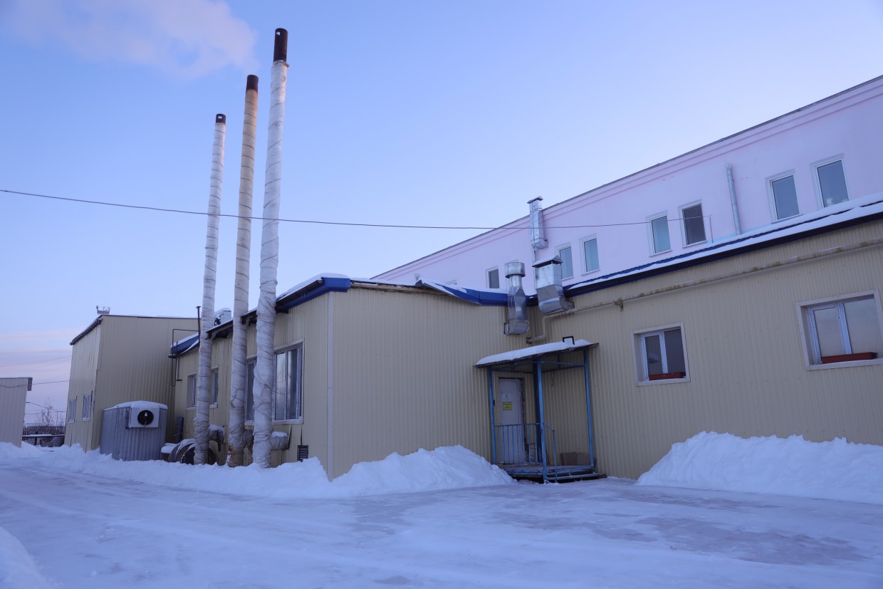 В здание неработающего комбината детского питания подается тепло и свет