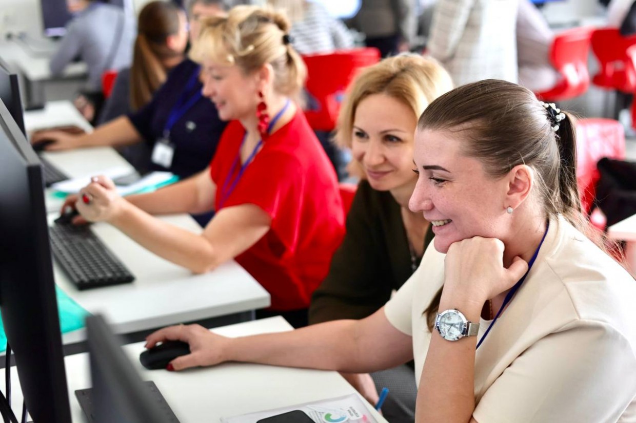 Педагоги Кысыл-Сырской школы при поддержке «ЯТЭК» побывали на мастер-классах в «Точке будущего»