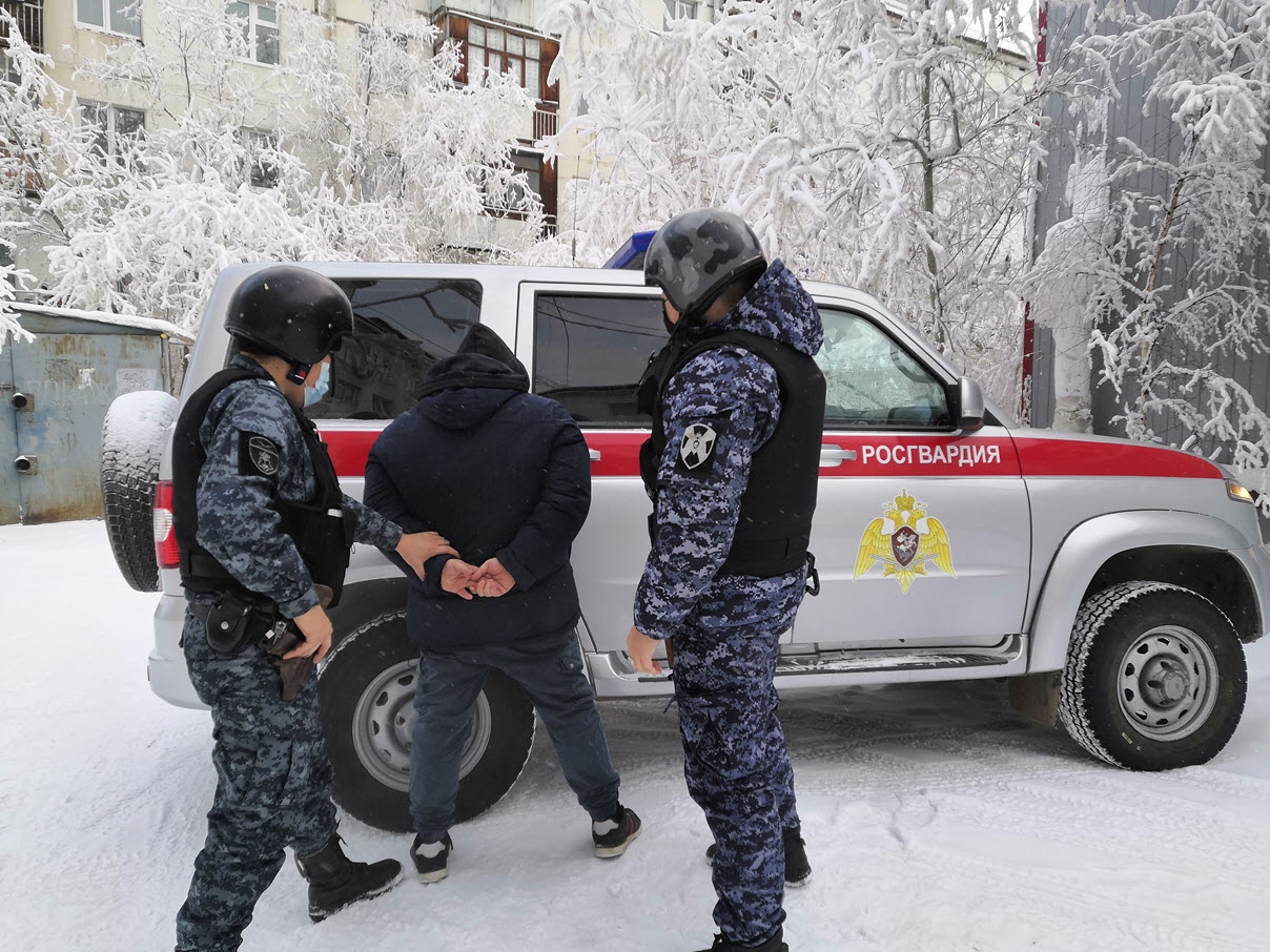 Росгвардейцы задержали алиментщика, находящегося в федеральном розыске