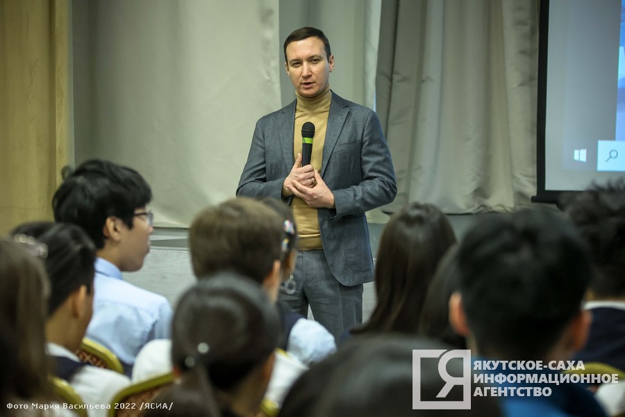 Павел Маринычев встретился со старшеклассниками политехнических школ Якутии