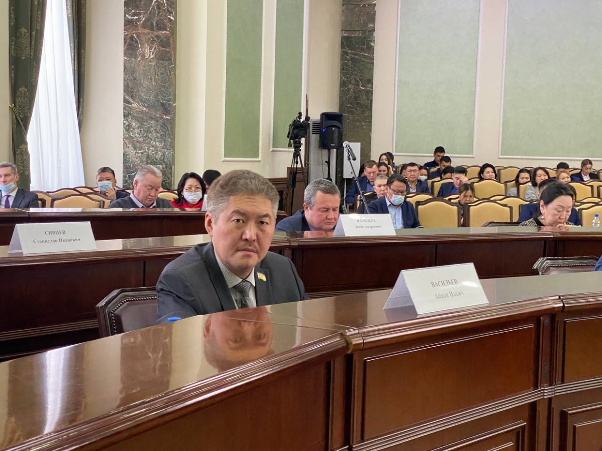 "Я понял, что вы не знаете!» Депутат КПРФ раскритиковал начальника Департамента экономики