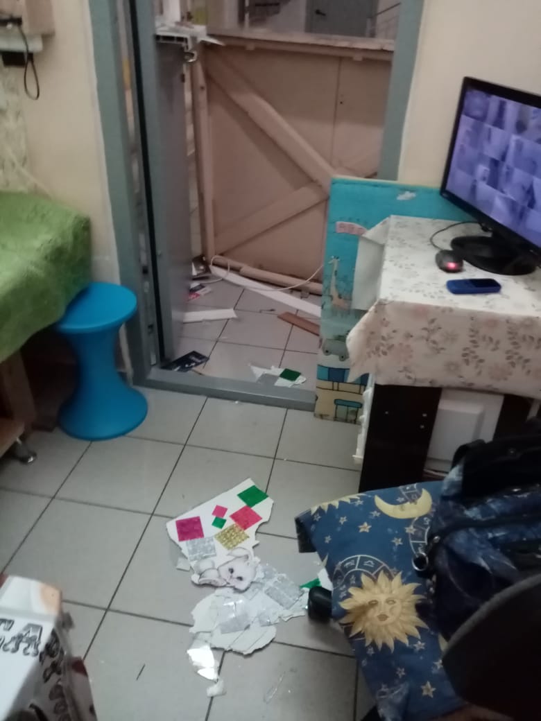 Арендатор квартиры жены Ферояна учинил погром в подъезде жилого дома в Якутске