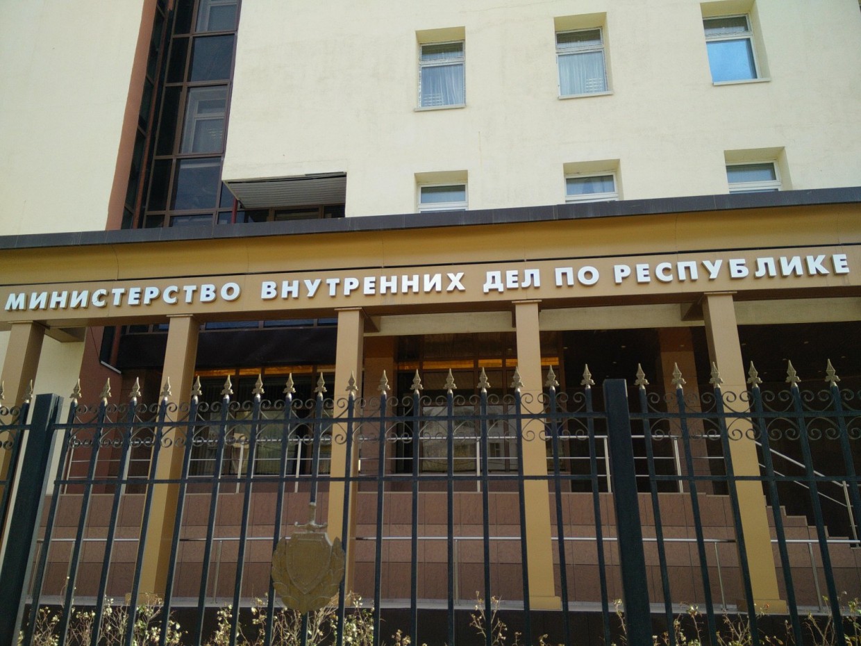 Мошенники убедили пожилую чету прийти в МВД Якутии для отбывания ареста за непогашенный заем