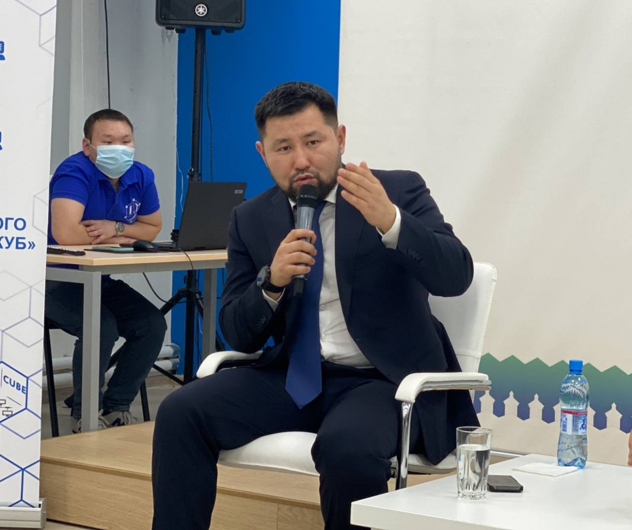 Евгений Григорьев – об альтер эго в Twitter, пацанских пабликах и семье: «Никто не знает, чья она дочка»  