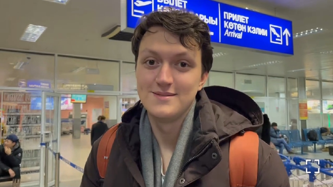 Сегодня  в Якутск прилетел международный гроссмейстер, чемпион мира по шахматной композиции Данила Павлов