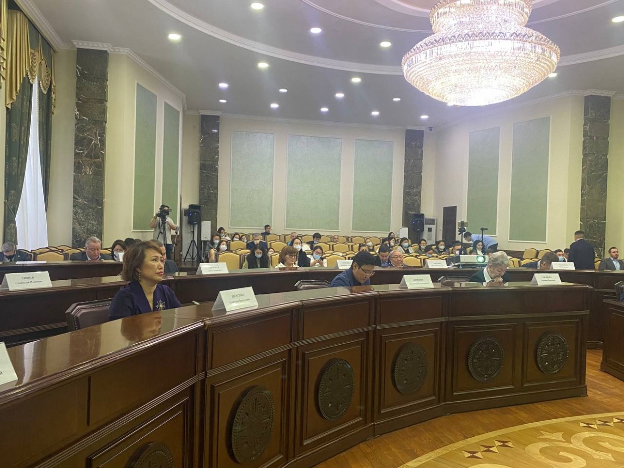 В Якутской гордуме поднята проблема бюрократии в школах: «Директора отказываются от капремонта, боясь понести наказание вплоть до увольнения»