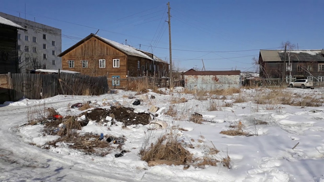 Представитель ДЖО Якутска на вопрос о сносе аварийных домов: не знаю