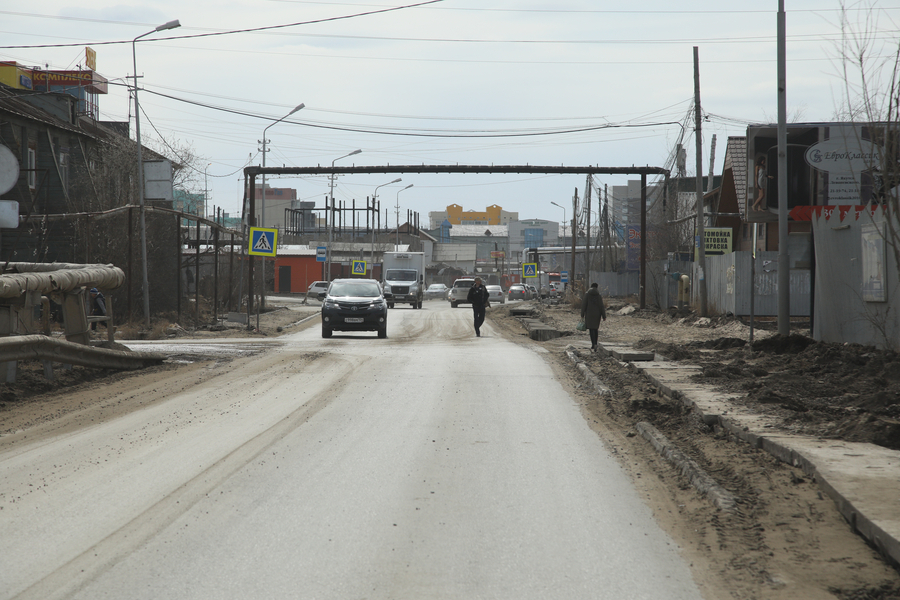 Прокуратура хотела оштрафовать мэра Якутска за колею на дороге, но не смогла