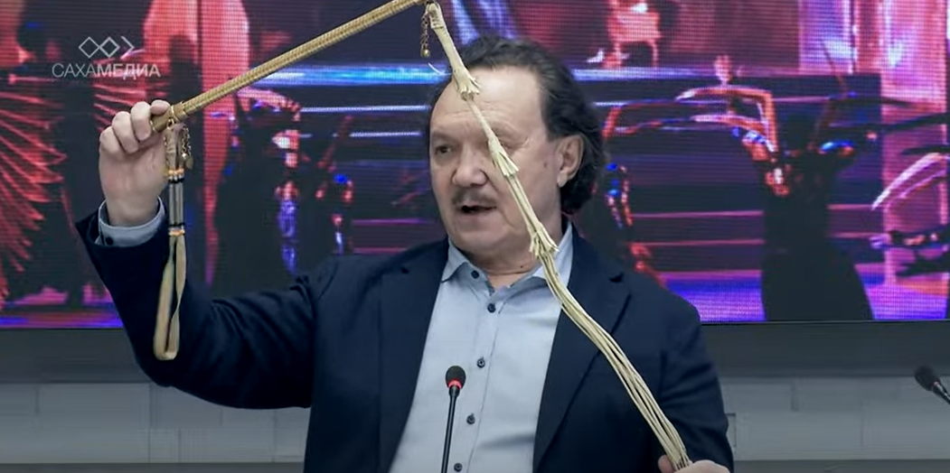 Режиссер Андрей Борисов продемонстрировал удаганскую плеть своей бабушки