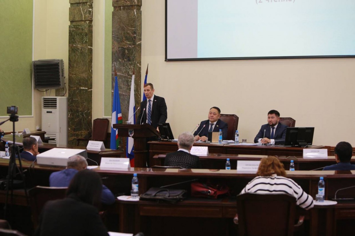 Бюджет города, налоговая льгота бойцам СВО, премия многодетным матерям – что обсудили на 44-й сессии Якутской гордумы?