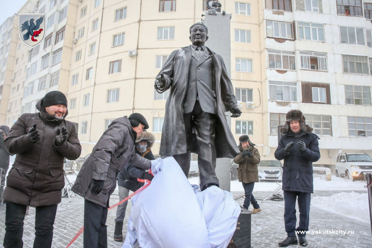 Памятник Семену Борисову открыли в Якутске
