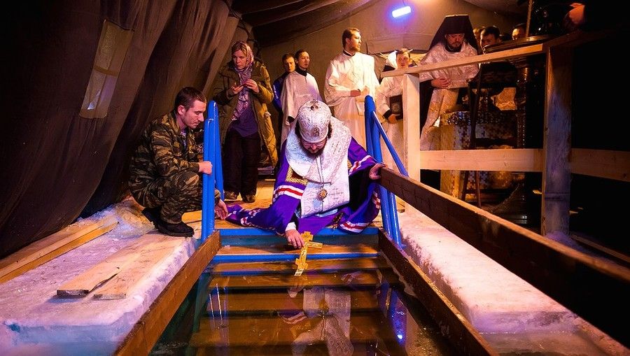 Роспотребнадзор рекомендует соблюдать антиковидные меры во время Крещенских купаний в Якутии