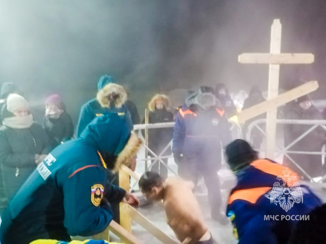 В крещенских купаниях в Якутии приняли участие свыше 4 тыс. человек