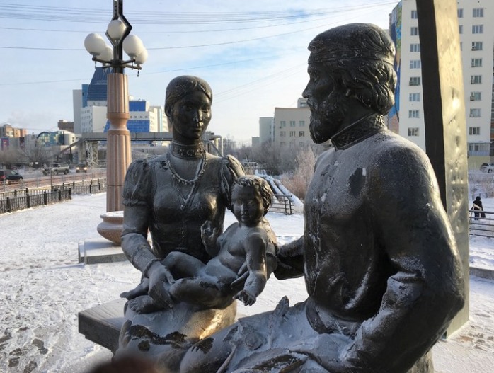 Мэр Якутска: Отпиленный кусок носа памятника Дежневу - это циничный плевок в прошлое