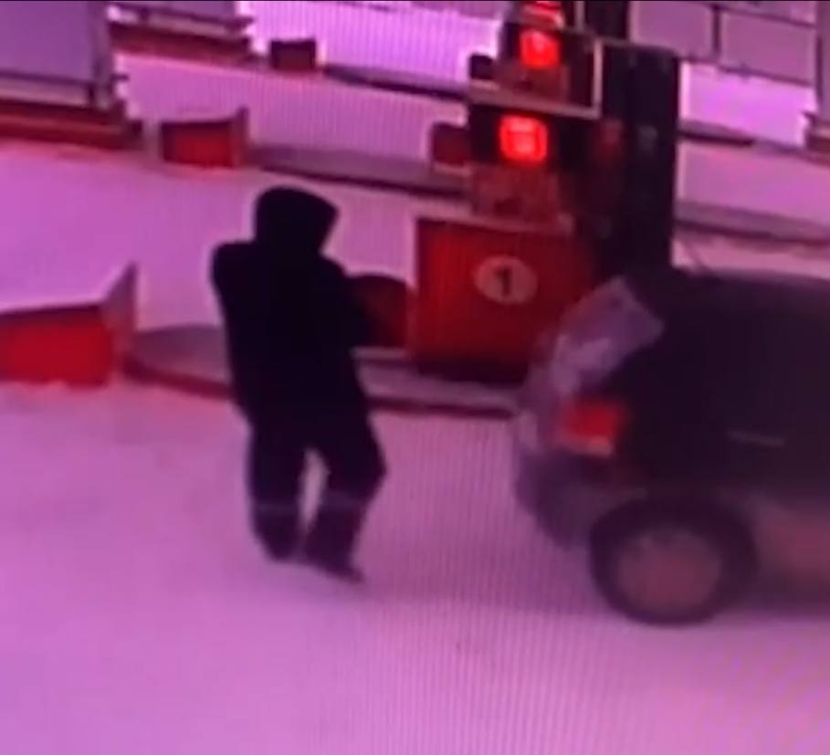 Мужчина, загоревшийся на заправке вместе с автомобилем, остался жив и здоров