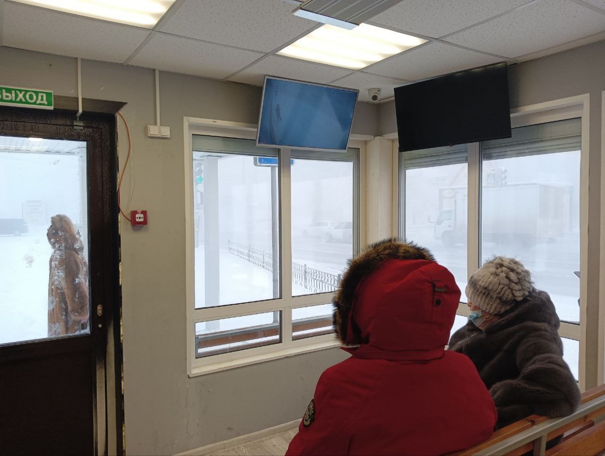В Якутске во время новогодних праздников с теплых остановок украдено пять мониторов