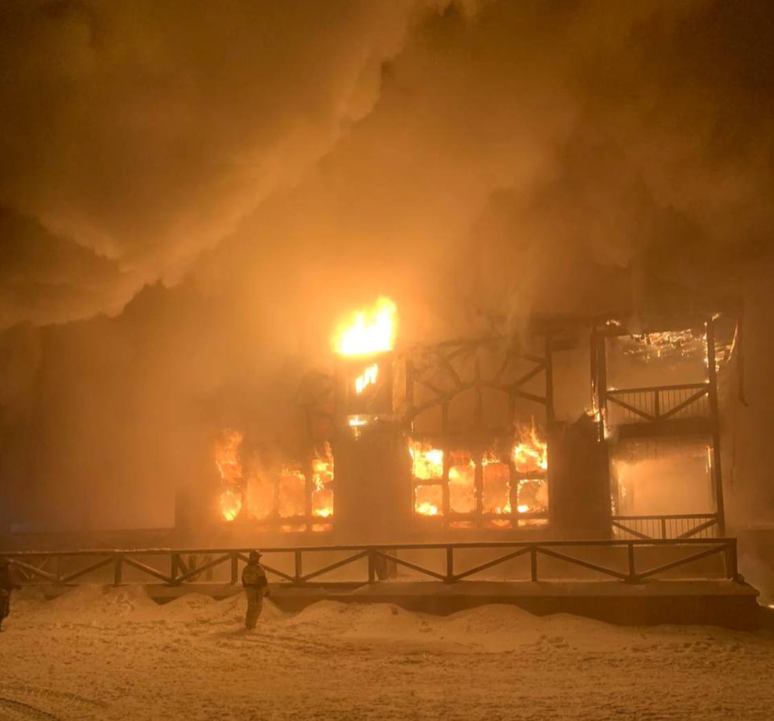 «Отменяем все банкеты»: В парке «Урдэл» в Якутске дважды загорелся ресторан