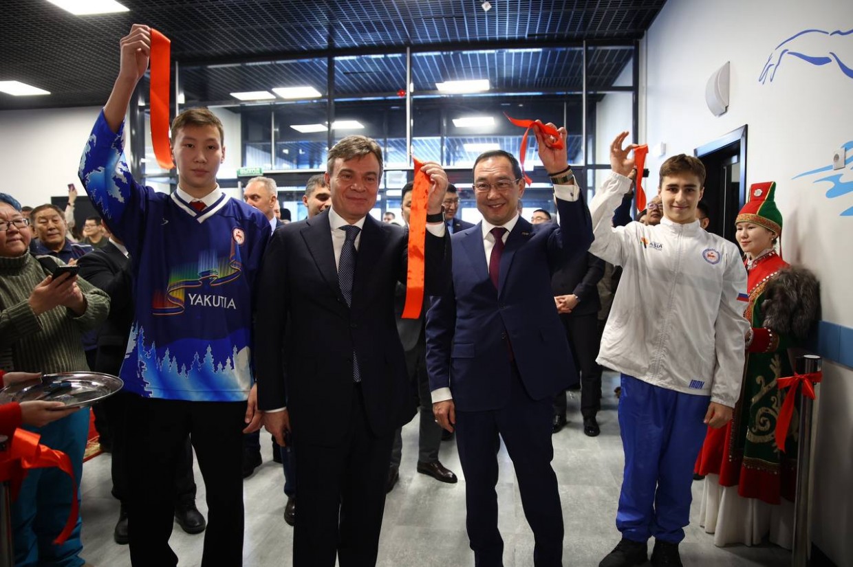 В Якутии торжественно открытый в прошлом году спорткомплекс до сих пор не открыл двери