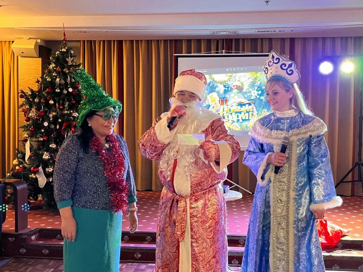 Федеральные СМИ обратили внимание на неуместный корпоратив якутских чиновников