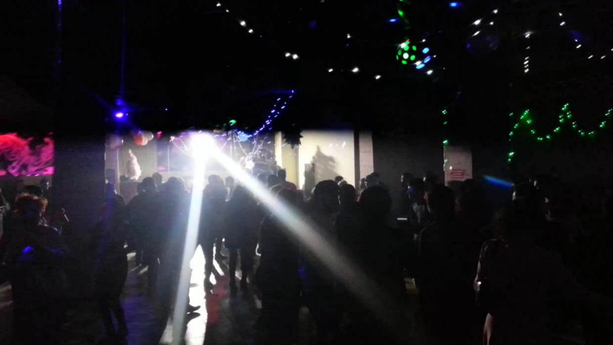 «TNT или Чаплин»: в соцсетях обсуждают, в каком из клубов посетители танцевали топлес в Якутске