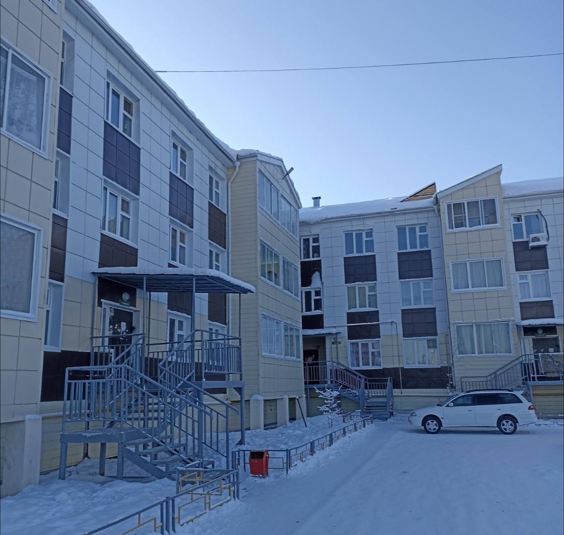 Лед, иней и трещины: В Жатае мерзнут жильцы муниципальных квартир