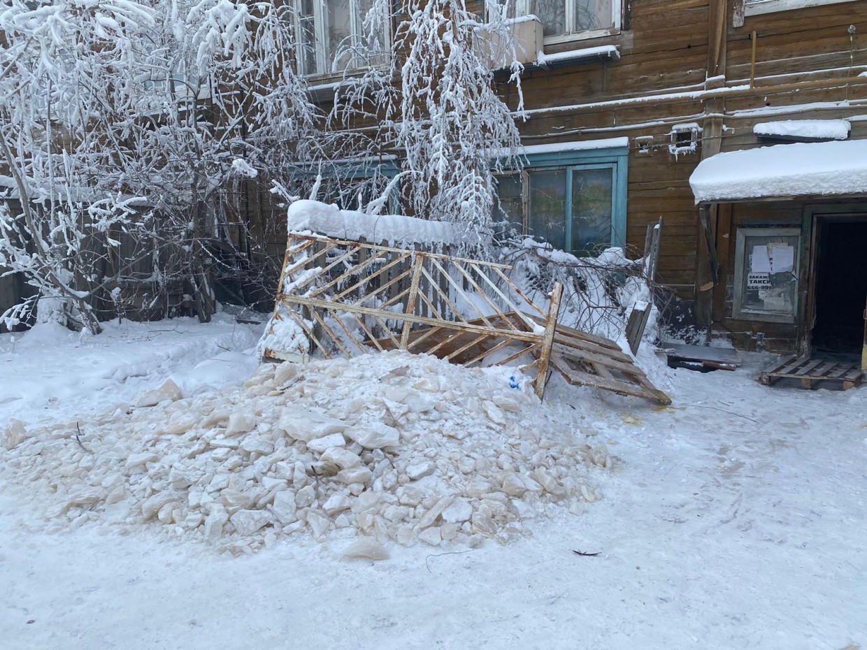 «Ничейную» канализацию в 17 квартале Якутска не будут чинить, пока не найдется обслуживающая организация