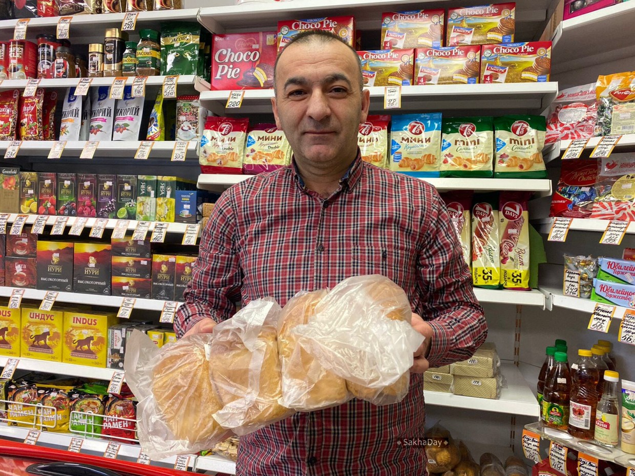 В Якутске работает добрый магазин, раздающий бесплатный хлеб пенсионерам