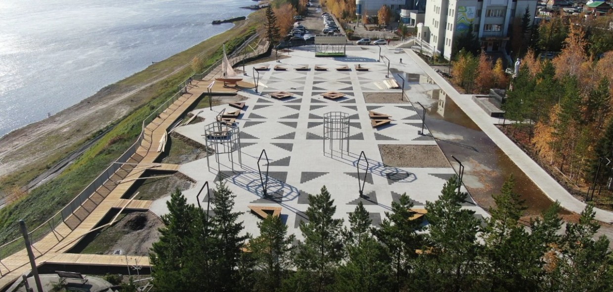 "Уголовное дело возбудили из-за девяти скамеек, которые находятся на базе администрации Нюрбы", - подрядчик работ на Набережной Нюрбы