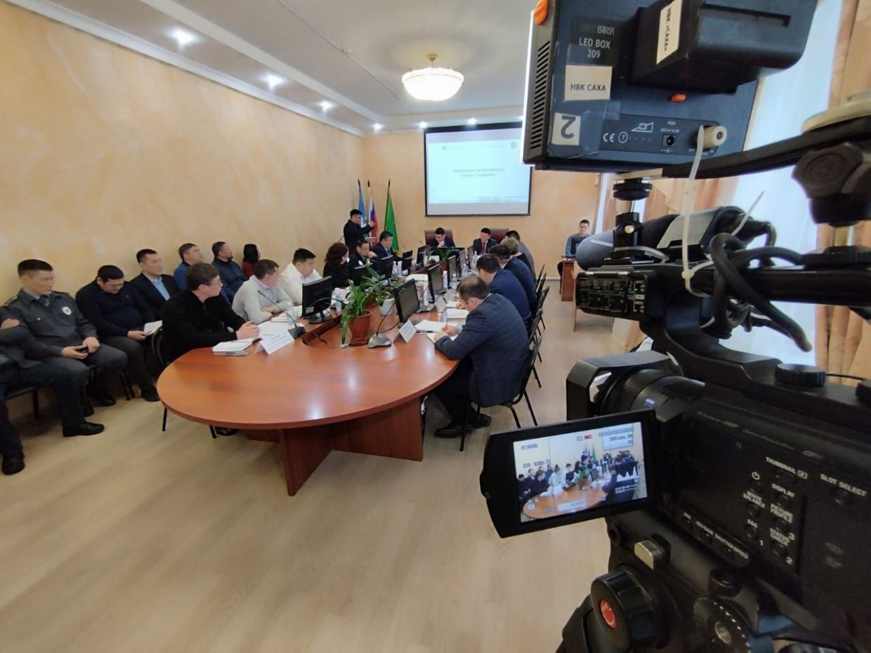 В Сунтарском улусе поддержали вопрос содержания за счет республиканского бюджета автозимника Олекминск-Кемпендяй